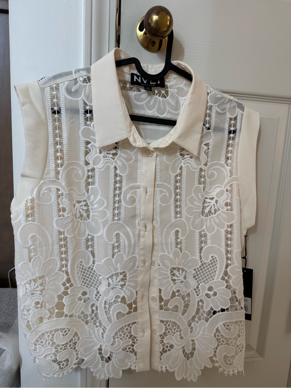 NVLT White Floral Lace Sleeveless Button-Up Blouse